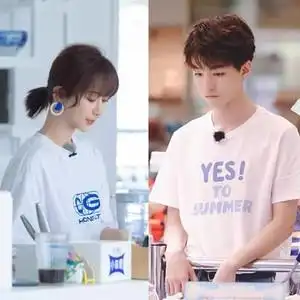 杨紫同款t恤中餐厅王俊凯创意文字夏季宽松短袖同色系情侣装衣服s