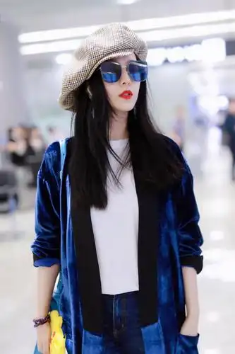 范冰冰一身深色搭现身机场红唇太抢镜再度上演范爷高级范