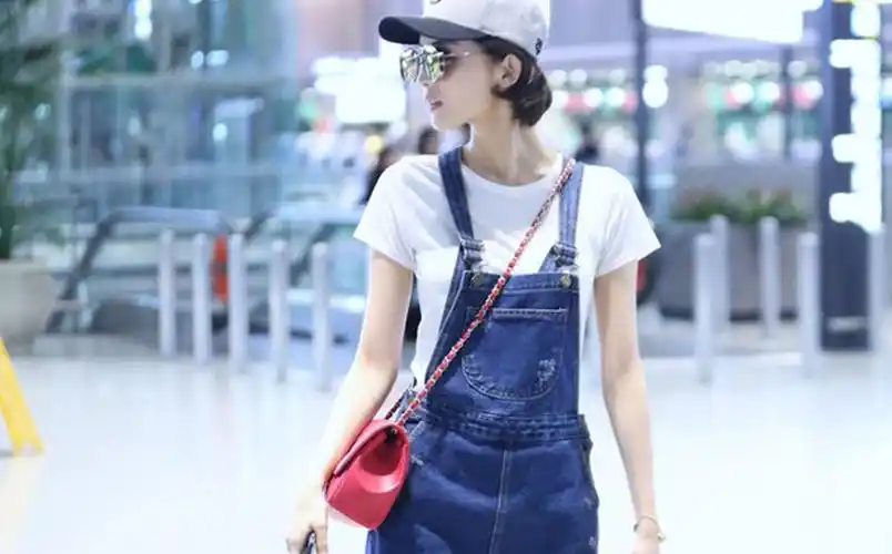 刘亦菲的背带牛仔裙,亮瞎了我的钛合金眼