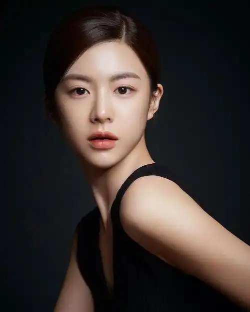 网红脸|"没有特色"却能成为韩国整容模板,她的脸可比网红脸好看多了