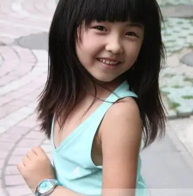 蔡徐坤厉害了,在张子枫12岁时就大胆开撩,仅说三字让粉丝沸腾