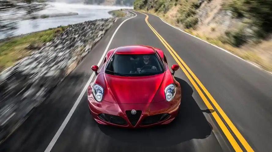 阿尔法罗密欧炫酷跑车,高清图片,电脑桌面-壁纸族