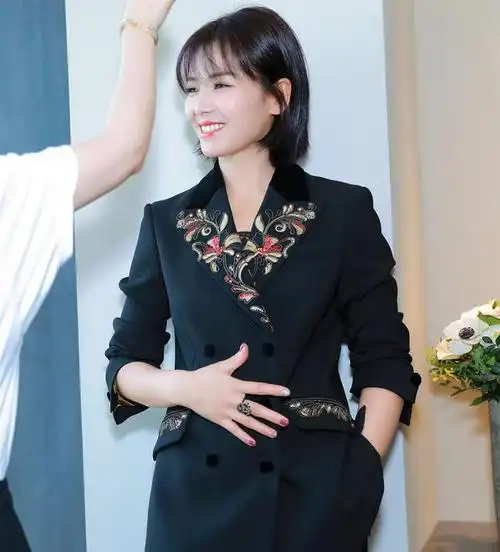 成熟女人穿搭教科书!刘涛百搭西装造型,简约大方随性穿不出错