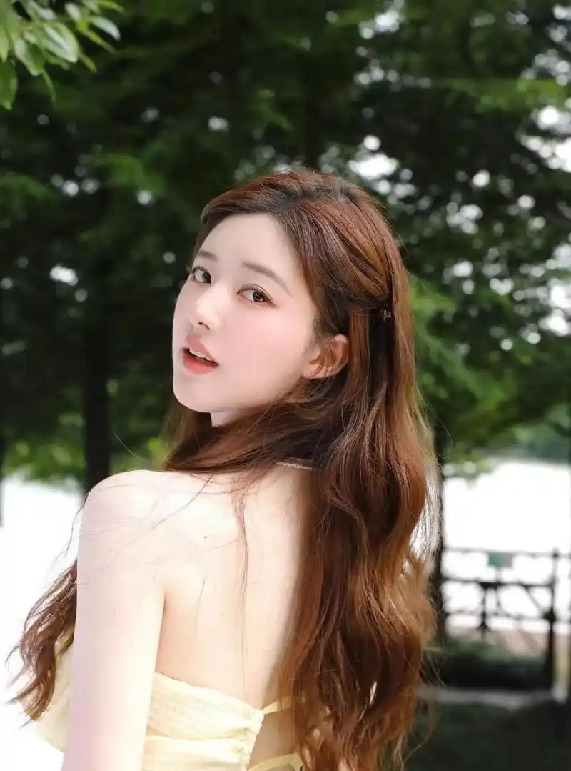 赵露思 一袭柠檬黄裙,清新靓丽,甜美小仙女