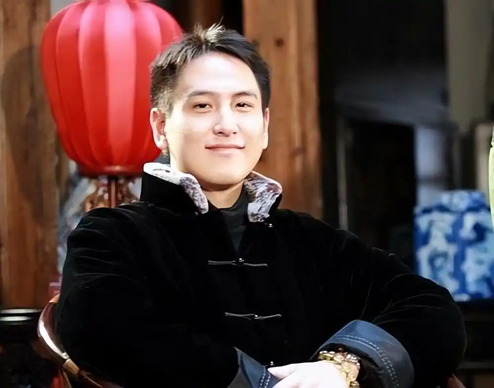 汤臣二公子汤珈铖的忧郁人生