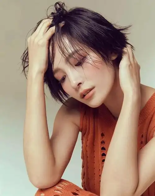 30岁短碎发自然发型女