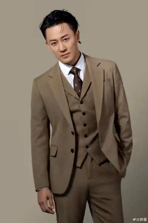 网友自曝飞机上看《神探大战》,转头发现主演在邻座