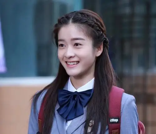 小华张雪迎《十五年等待候鸟》高中生校服剧照