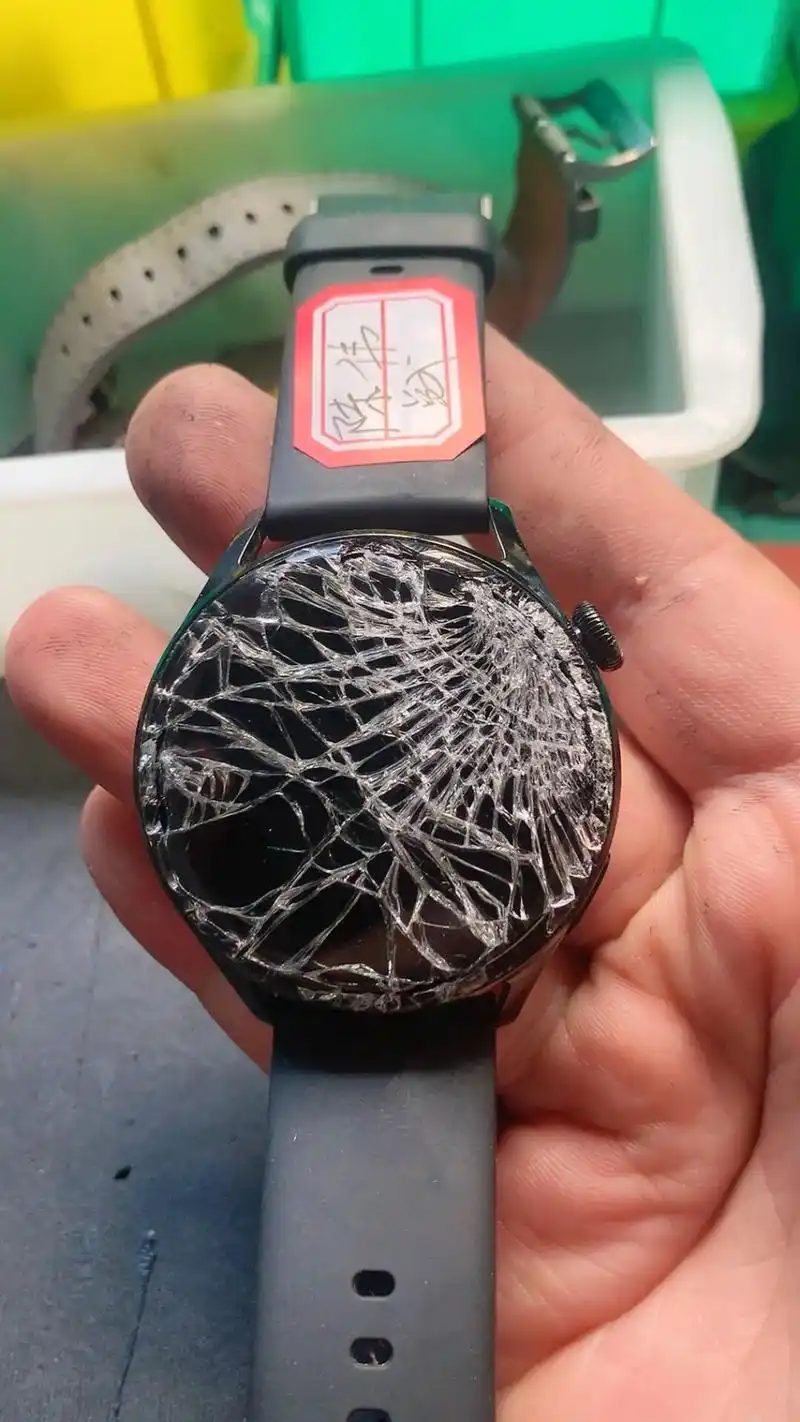 专业寄修各品牌智能穿戴手表碎屏更换,专业团队,当天收到第二天 - 抖