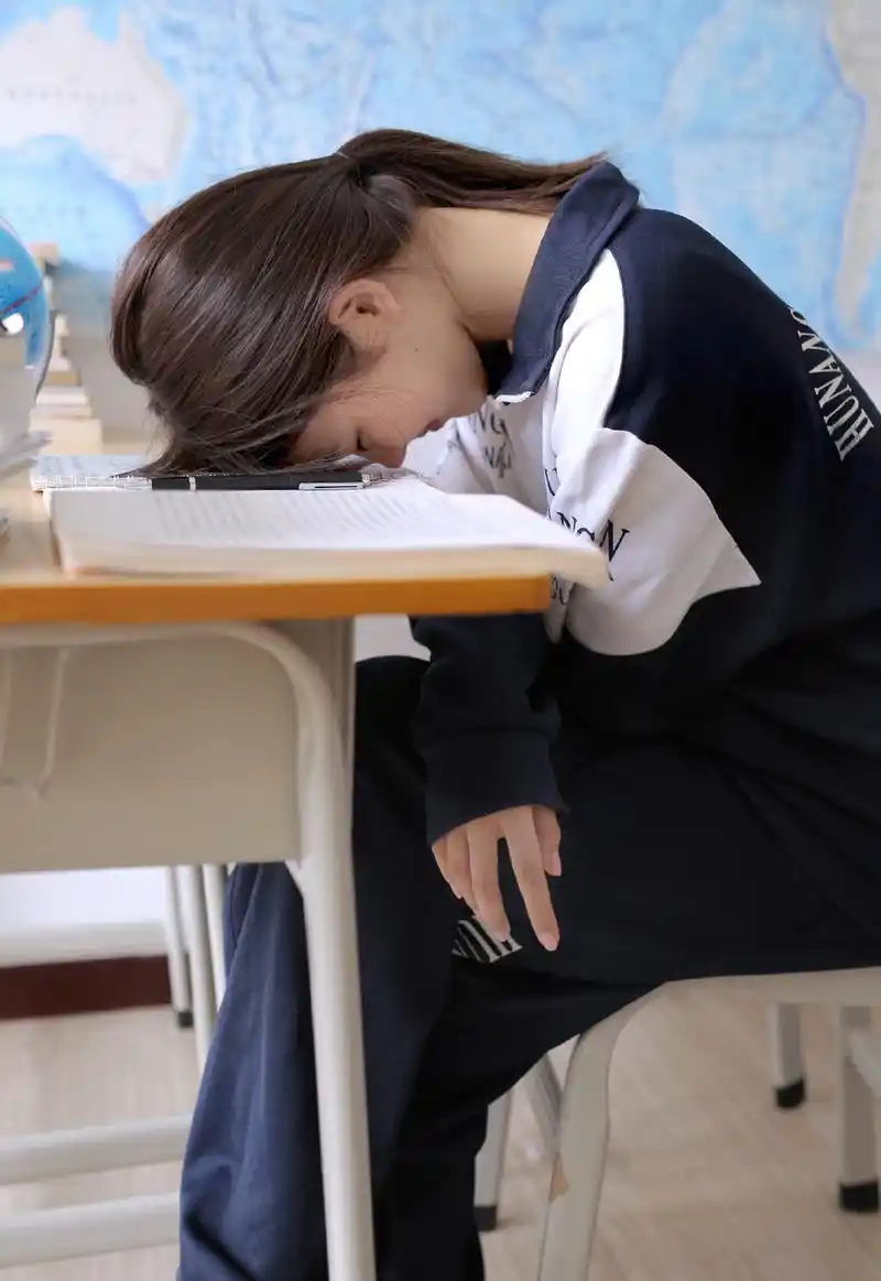 性感美女高中生美女教室校服制服诱惑写真