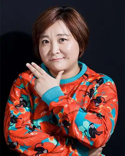 贾玲经纪人:i58-io69-6499朱磊【微信同号】贾玲代言费价格请来电或