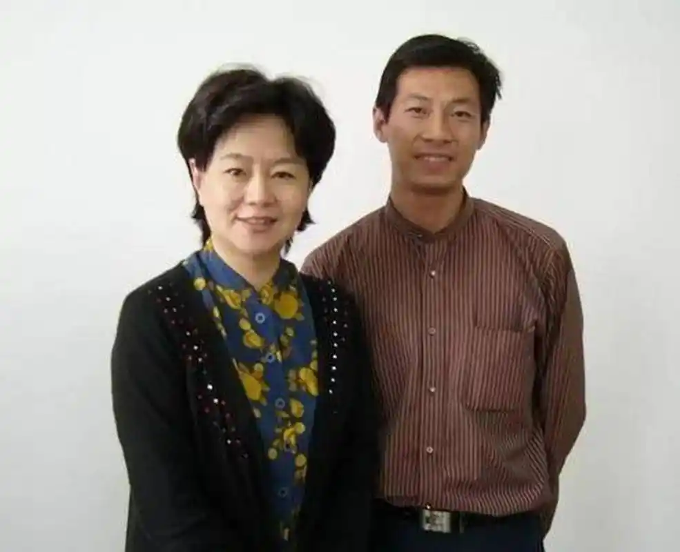 央视鞠萍:一婚嫁鞋店的老板,婚后丈夫放弃了工作,完全依赖鞠萍,还家暴