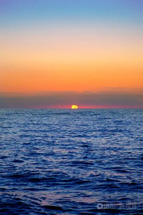 蓝色的海日出与太阳的地平线照片-正版商用图片03jdrh-摄图新视界