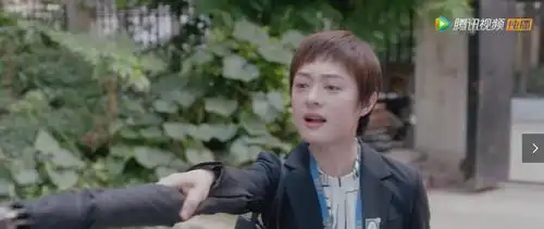 安家房似锦为何总拿一把黑色雨伞这几个细节很难被注意