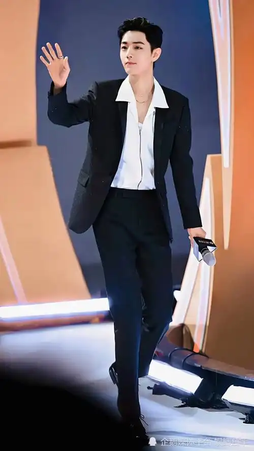 31岁肖战再添绝美壁纸,看得人不自觉舔屏啊,彩虹屁怎么吹都不为过!