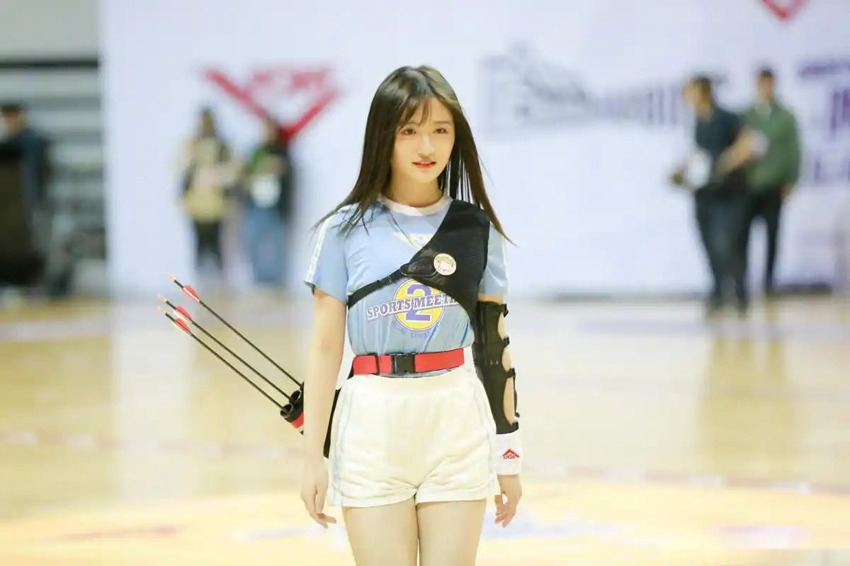 射箭冠军 百步穿杨狙击你的心脏 恭喜费沁源 !