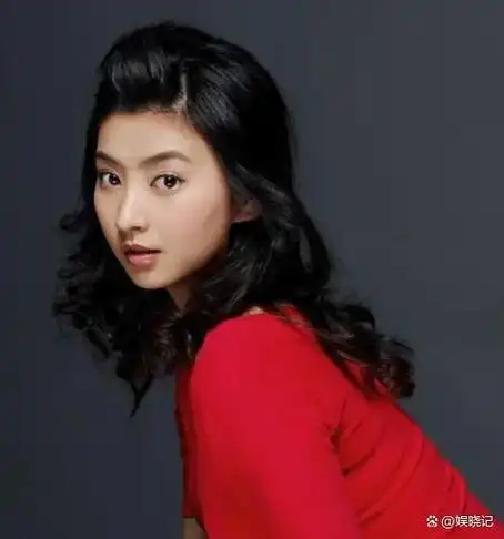 她是唐嫣同班同学,最红时嫁其貌不扬歌手,低调恩爱11年,很幸福