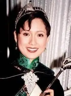 再看13位亚洲小姐:拍三级,揭丑闻,争名夺利犹如宫斗计