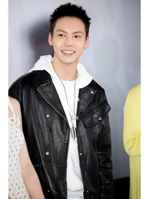 陈伟霆同款机车皮衣