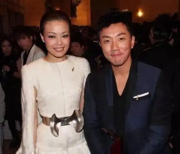 容祖儿老公是谁和何韵诗真的在一起过吗