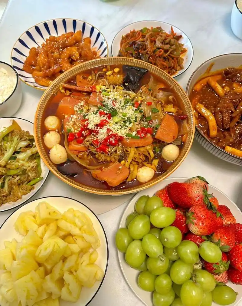 自己做饭真的很有成就感叫上三两好友到家里吃饭真的热闹又放松我的