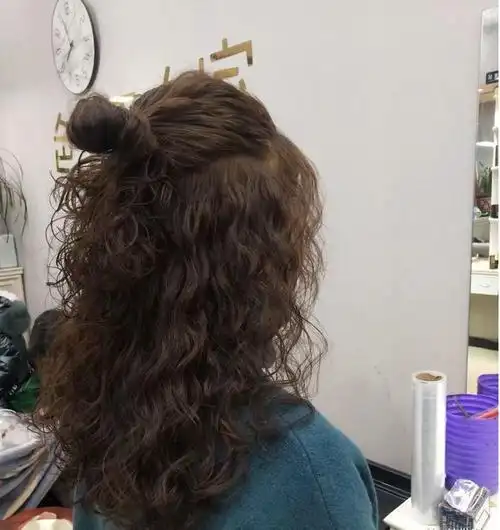 满头烫小卷真洋气适合各个年龄段