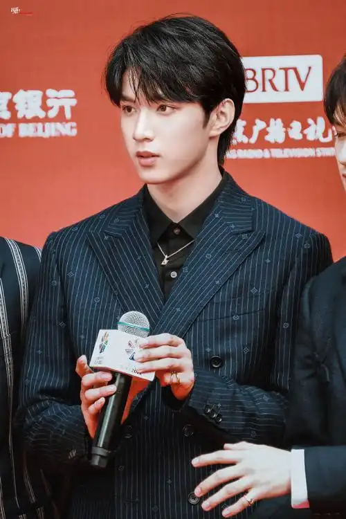 幸福的日子倒计时2天  我只知道演员刘耀文要去荆州参加电影节咯咱们