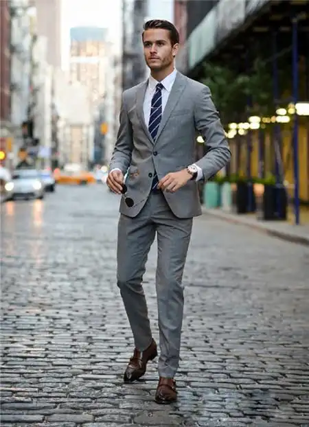 男士西装团购 西装后面开叉到底要不要剪开-法国莱克伊登西服定制