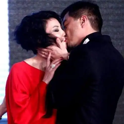 王菲与三任老公合照,一眼看出最爱谁?