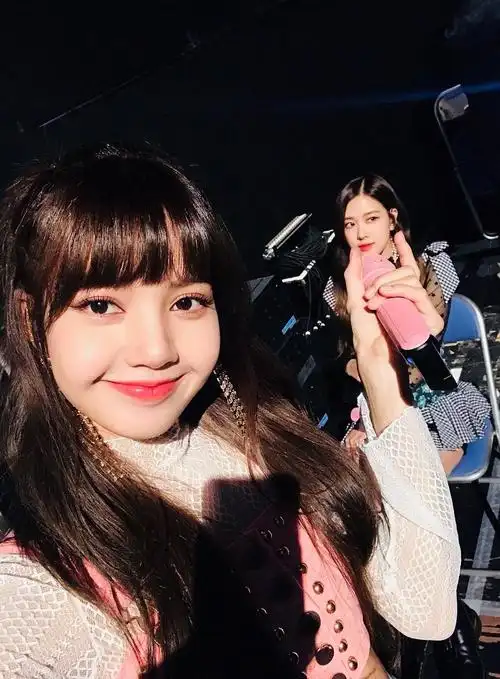 blackpink lisa rose 朴彩英