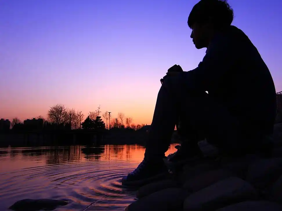 爱的沉默杀伤力:冷暴力分手,你是否也在无形中受伤?