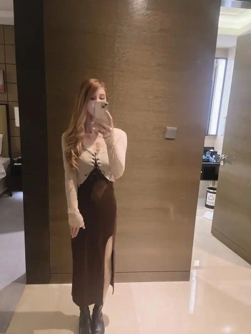 ts #女人味 #黄头发女孩 #轻熟 日常穿搭 - 抖音