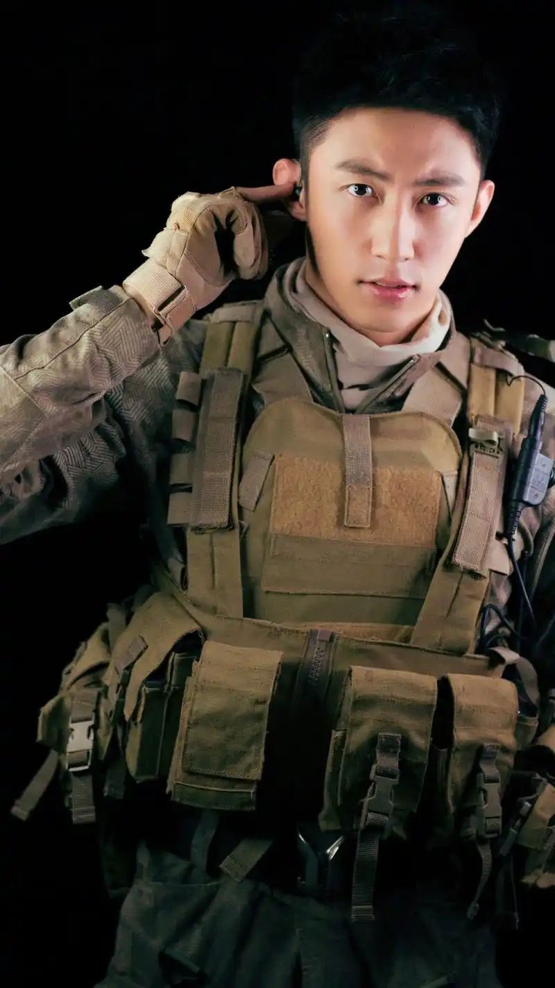 黄景瑜穿上军装真的是一身正气啊!