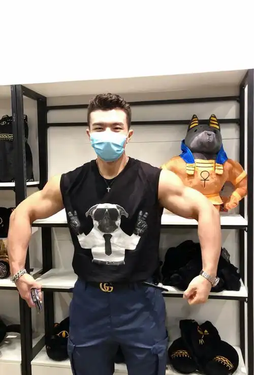 北京体育大学肌肉学霸有颜有料有实力腱子肉拉丝不在话下