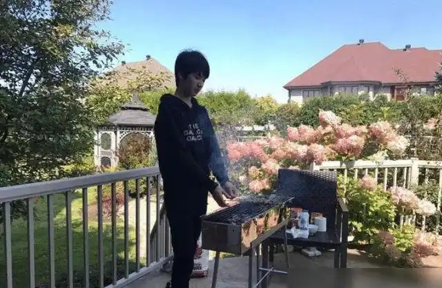 时代少年团严浩翔加拿大的家装修简约不愧是加拿大的男人