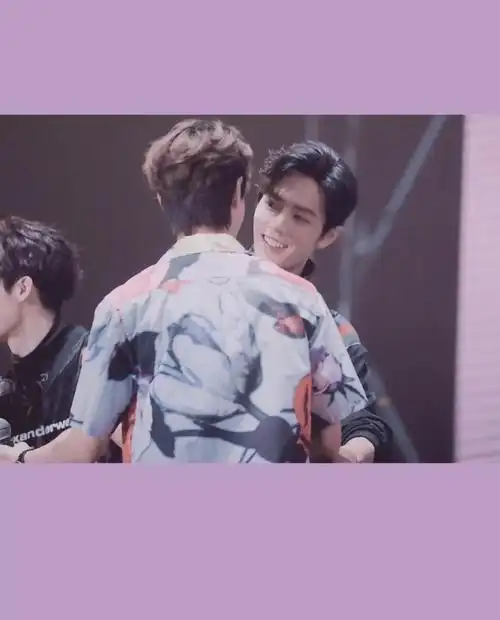 一波对视下的甜甜笑#王一博#肖战 #博君一笑? - chihiro573 - 图虫