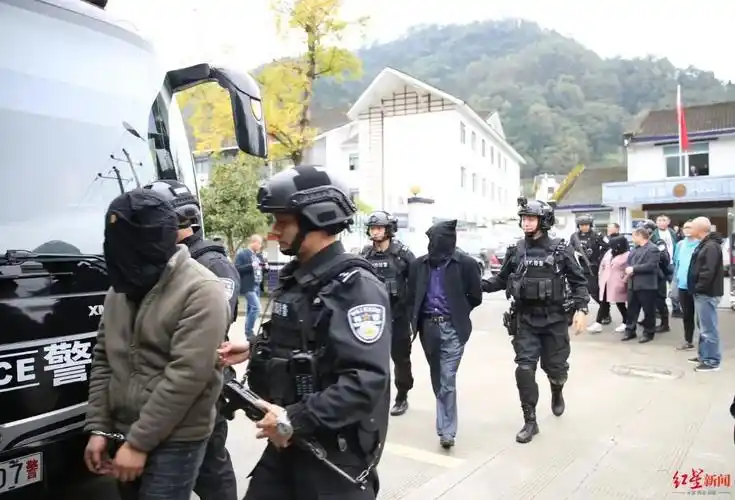 敛财上亿!四川一村支书被判无期