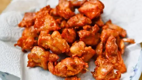 炸鸡块配酸奶酱