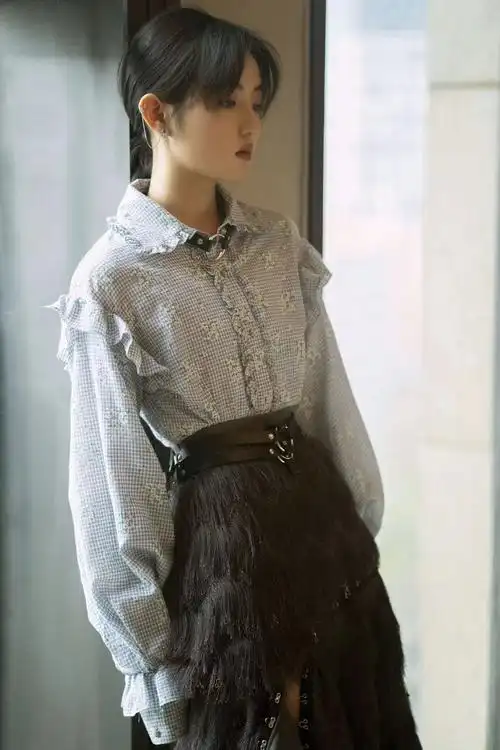 张子枫穿搭越来越时髦了,别说,这一身真实用