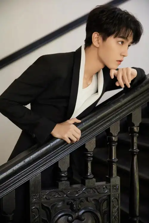 王俊凯工作室晒出小凯最新帅照