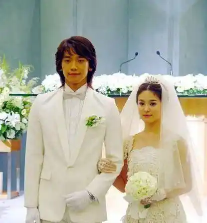 原创原创浪漫满屋播出15年女二嫁圈外企业家40岁穿婚纱的样子太美