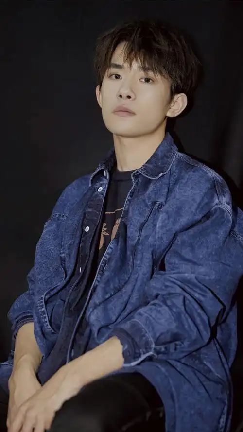 易烊千玺酷炫写真手机壁纸