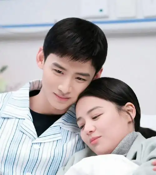 白敬亭舞台操作崩盘,策划暗恋营销?_马思纯_郑合_事情