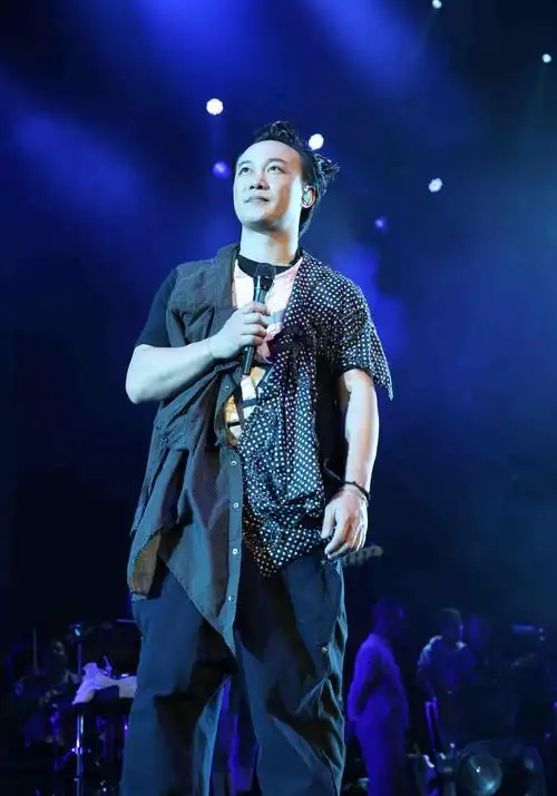 陈奕迅谈旧金山:流浪汉遍布街头,走路都要小心翼翼!