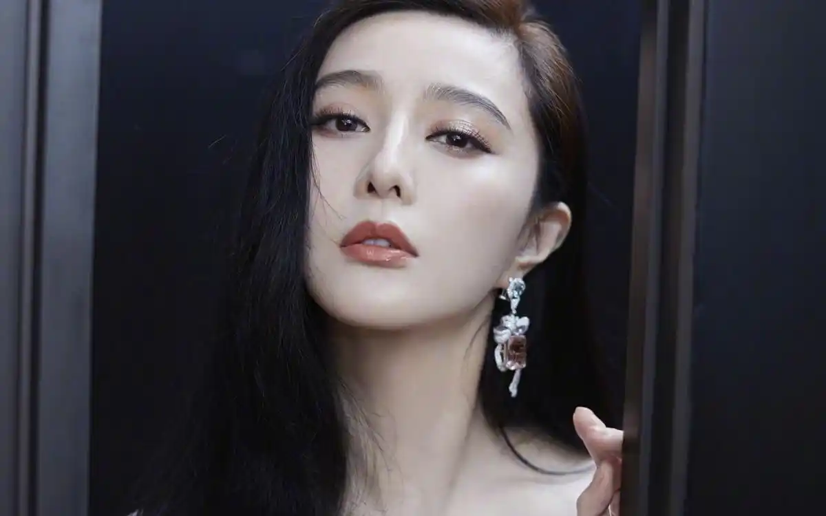 范冰冰羽毛裙写真图片-美女壁纸-高清美女图片-第6图-娟娟壁纸