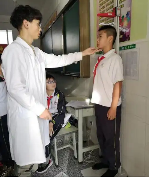 中国学生体质调研 身高测量照片