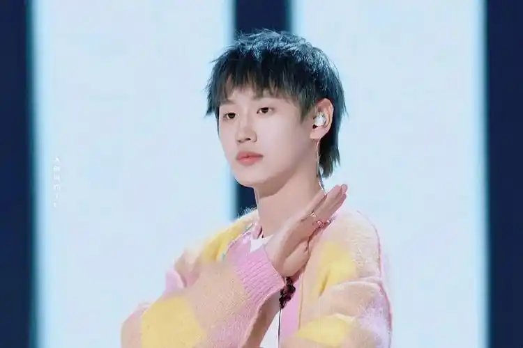 别人有的k子必须也有璧组ak刘彰的夸夸楼