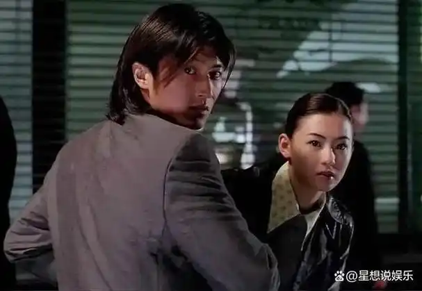 王菲谢霆锋多次刻意机场秀恩爱背后疑似财务危机喘不过气