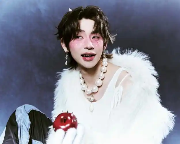 小鬼王琳凯超话#小鬼脸红星星妆#@小鬼-王琳凯贵阳音乐节出发图请查收