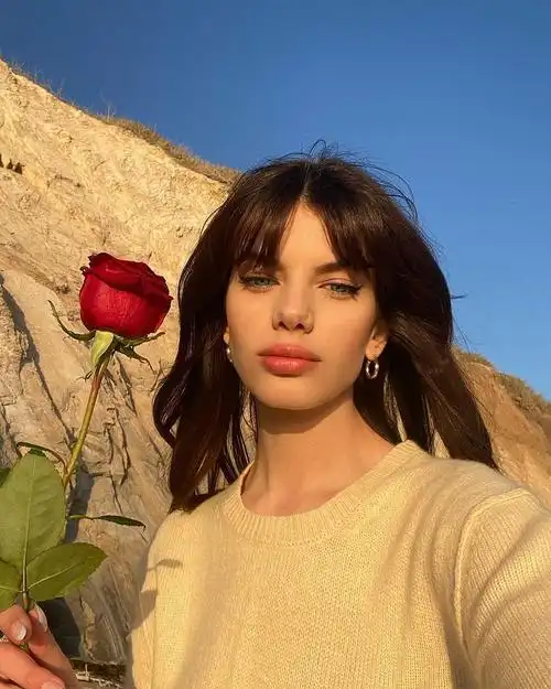 身兼歌手与模特儿的法国,突尼斯双重国籍的美女《sonia ammar》,父亲